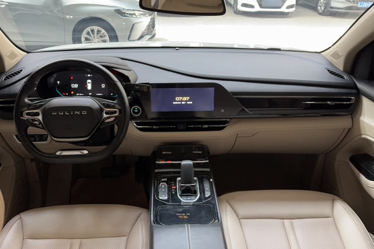Used Wuling Victory 2020 1.5T CVT Flagship Edition Interior 3