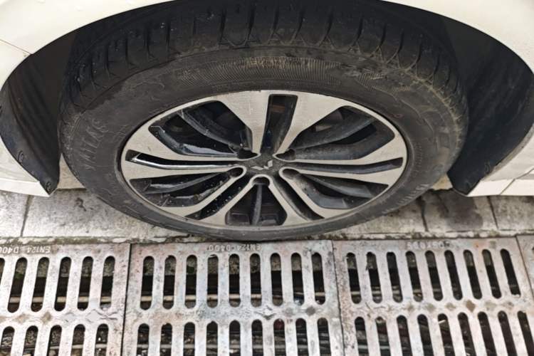 Used Wuling Victory 2020 1.5T CVT Flagship Edition Left Front Wheel Hub
