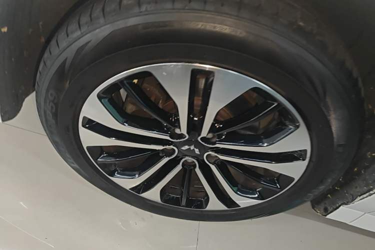 Used Wuling Victory 2020 1.5T CVT Flagship Edition Left Front Wheel Hub