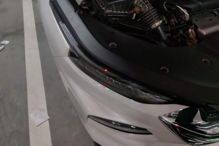 Used Wuling Victory 2020 1.5T CVT Flagship Edition Right Front Headlight