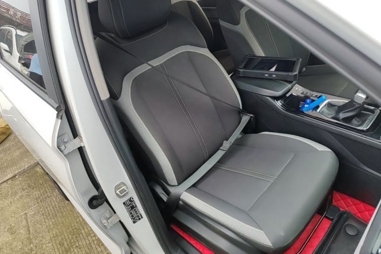 Used Wuling Victory 2020 1.5T CVT Elite Model Right Front Seat