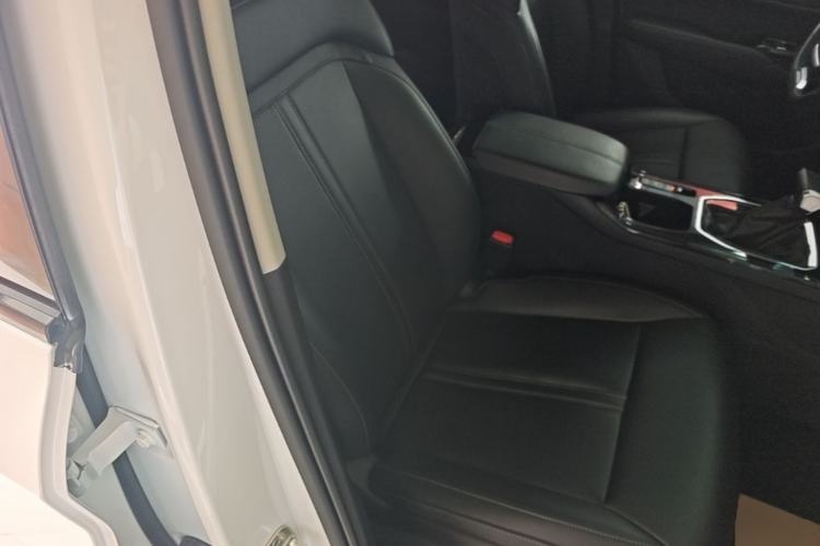 Used Wuling Victory 2020 1.5T CVT Luxury Model Right Front Seat