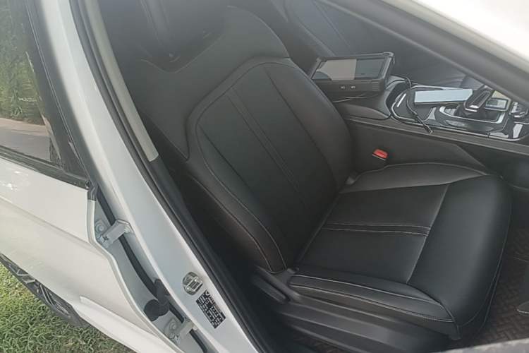 Used Wuling Victory 2020 1.5T CVT Flagship Edition Right Front Seat