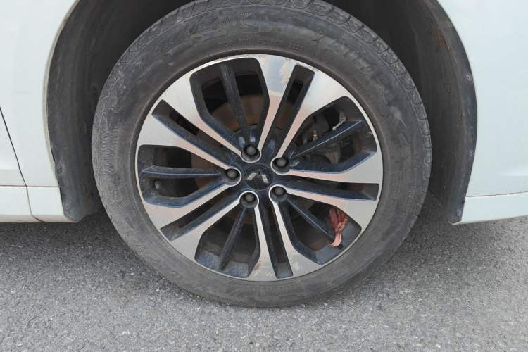 Used Wuling Victory 2020 1.5T CVT Flagship Edition Right Front Wheel Hub