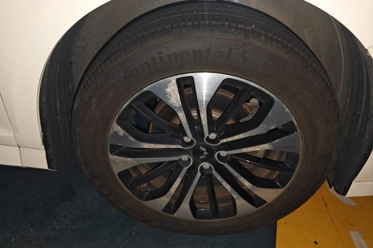 Used Wuling Victory 2020 1.5T CVT Flagship Edition Right Front Wheel Hub