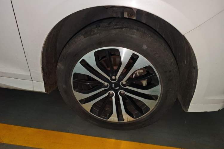 Used Wuling Victory 2020 1.5T CVT Flagship Edition Right Front Wheel Hub