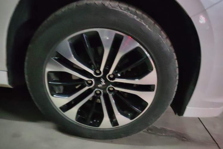Used Wuling Victory 2020 1.5T CVT Flagship Edition Right Front Wheel Hub