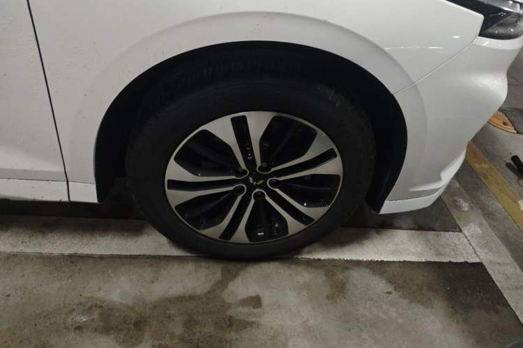 Used Wuling Victory 2020 1.5T CVT Flagship Edition Right Front Wheel Hub