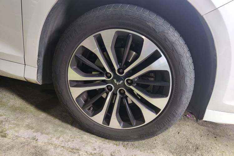Used Wuling Victory 2020 1.5T CVT Flagship Edition Right Front Wheel Hub