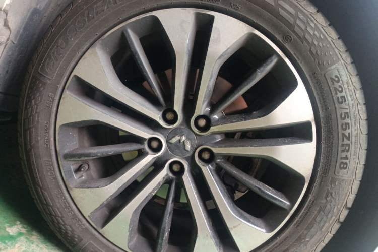 Used Wuling Victory 2020 1.5T CVT Flagship Edition Right Front Wheel Hub
