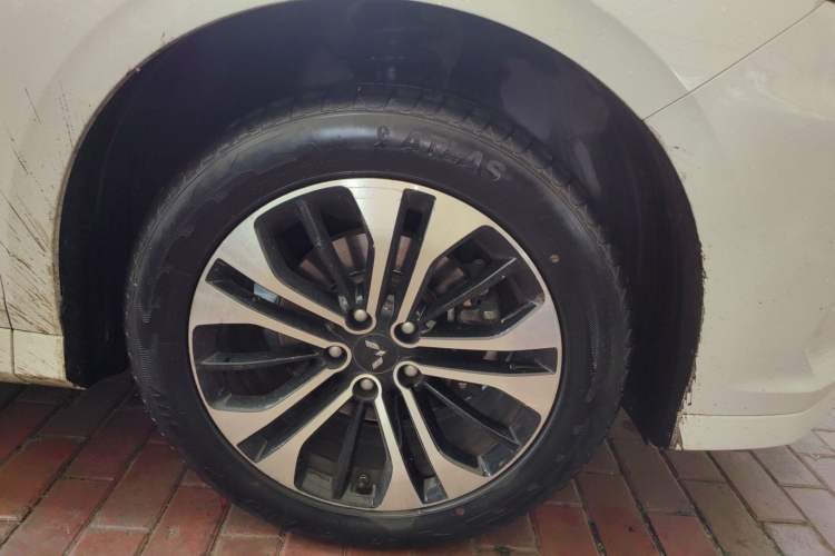 Used Wuling Victory 2020 1.5T CVT Flagship Edition Right Front Wheel Hub
