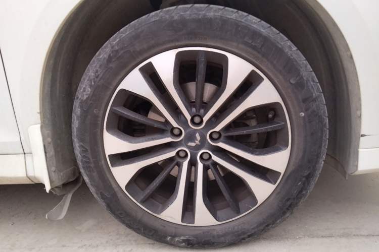 Used Wuling Victory 2020 1.5T CVT Flagship Edition Right Front Wheel Hub