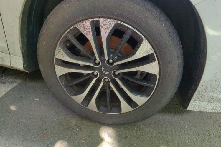 Used Wuling Victory 2020 1.5T CVT Flagship Edition Right Front Wheel Hub