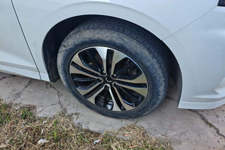 Used Wuling Victory 2020 1.5T CVT Flagship Edition Right Front Wheel Hub