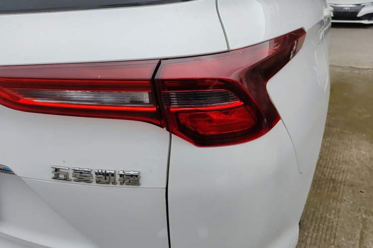 Used Wuling Victory 2020 1.5T CVT Elite Model Right Rear Taillight