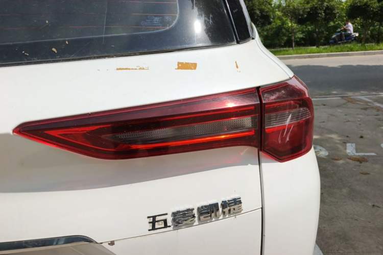 Used Wuling Victory 2020 1.5T CVT Luxury Model Right Rear Taillight