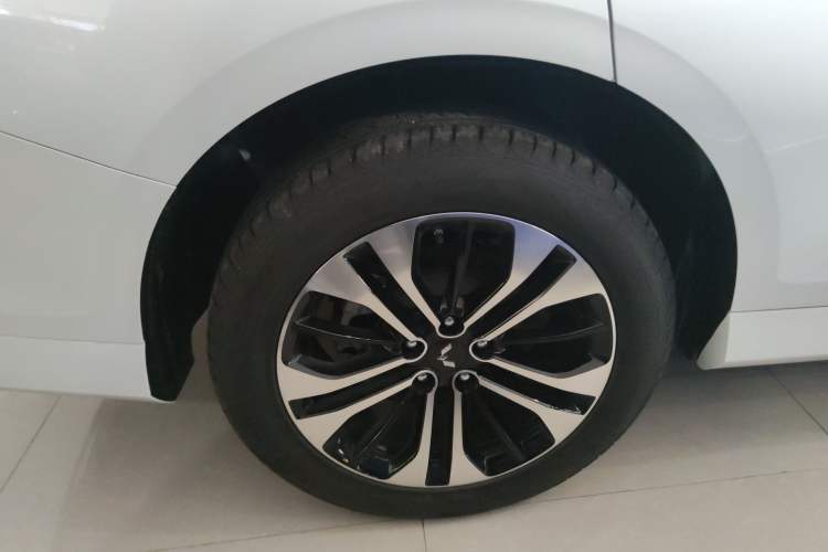Used Wuling Victory 2020 1.5T CVT Flagship Edition Right Rear Wheel Hub