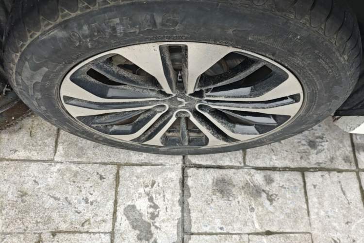 Used Wuling Victory 2020 1.5T CVT Flagship Edition Right Rear Wheel Hub