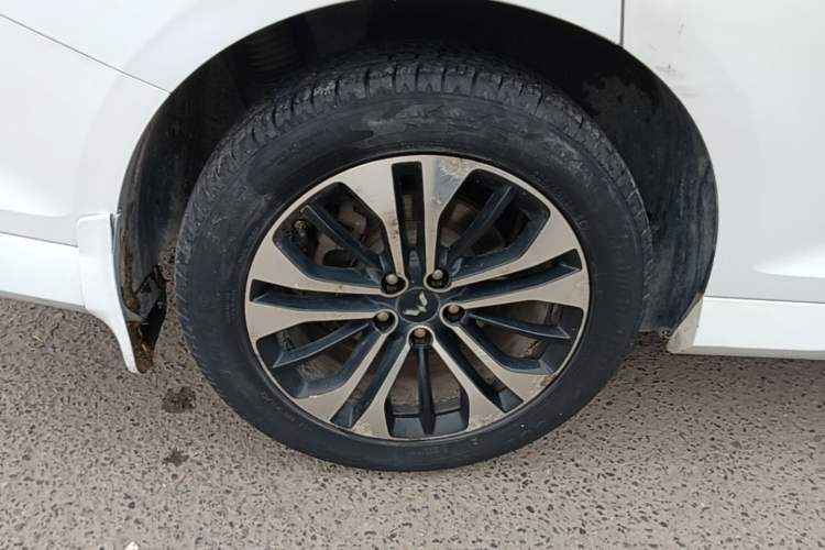 Used Wuling Victory 2020 1.5T CVT Flagship Edition Right Rear Wheel Hub