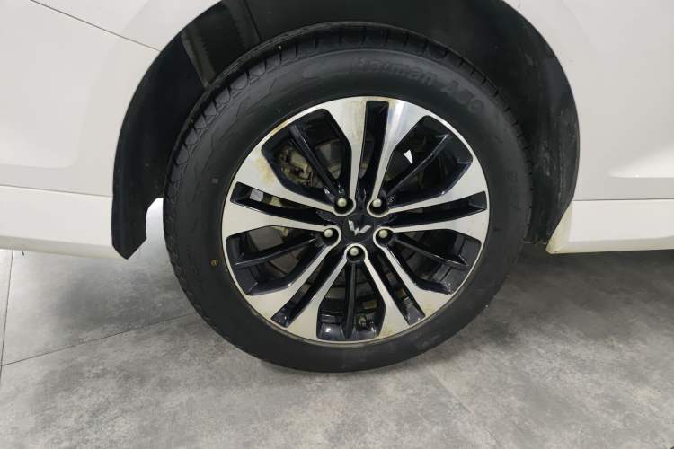 Used Wuling Victory 2020 1.5T CVT Flagship Edition Right Rear Wheel Hub