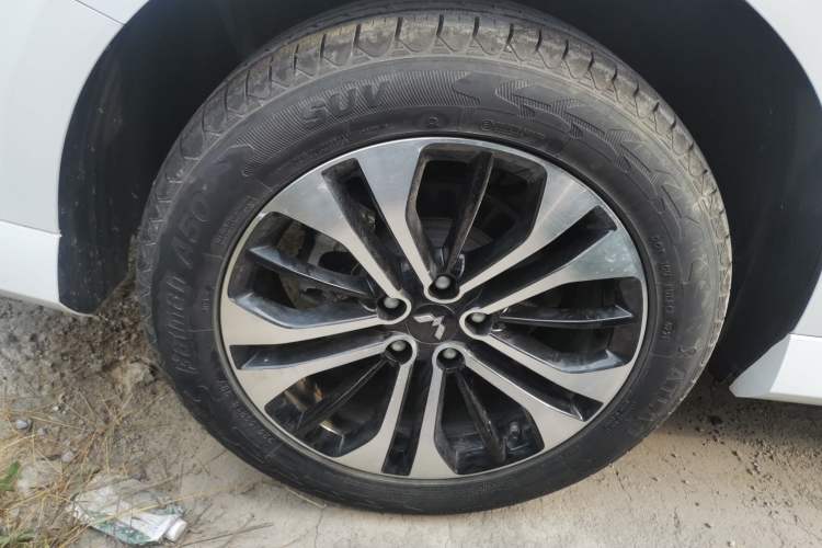 Used Wuling Victory 2020 1.5T CVT Flagship Edition Right Rear Wheel Hub