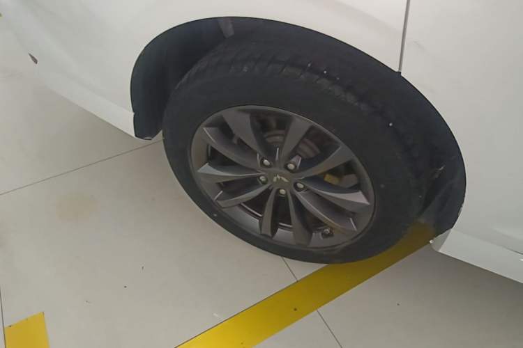Used Wuling Victory 2020 1.5T CVT Luxury Model Right Rear Wheel Hub