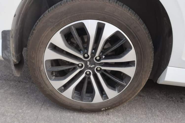 Used Wuling Victory 2020 1.5T CVT Flagship Edition Right Rear Wheel Hub