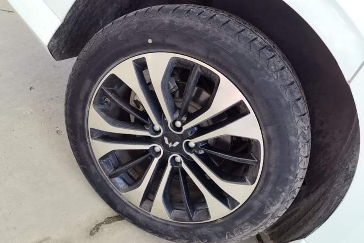 Used Wuling Victory 2020 1.5T CVT Flagship Edition Right Rear Wheel Hub