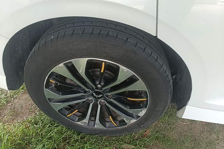 Used Wuling Victory 2020 1.5T CVT Flagship Edition Right Rear Wheel Hub