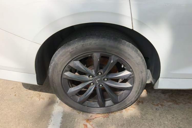 Used Wuling Victory 2020 1.5T CVT Luxury Model Right Rear Wheel Hub