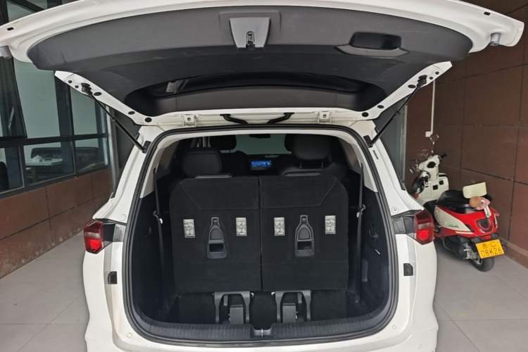 Used Wuling Victory 2020 1.5T CVT Luxury Model Trunk