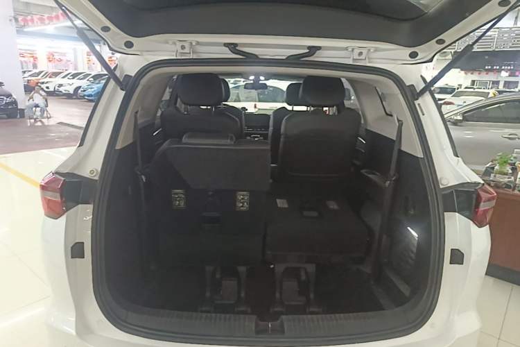 Used Wuling Victory 2020 1.5T CVT Luxury Model Trunk