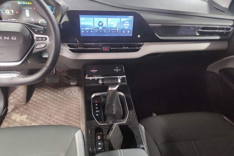 Used Wuling Victory 2020 1.5T CVT Elite Model Audio And AC Panel