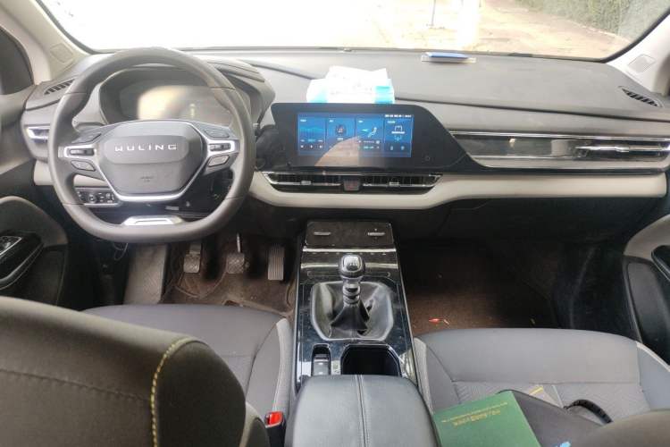 Used Wuling Victory 2020 1.5T Manual Elite Edition Center Console