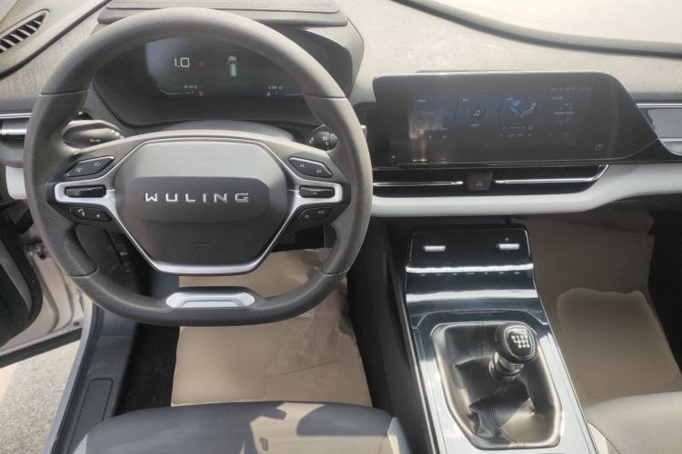 Used Wuling Victory 2020 1.5T Manual Elite Edition Center Console