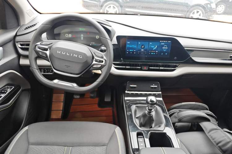 Used Wuling Victory 2020 1.5T Manual Elite Edition Center Console