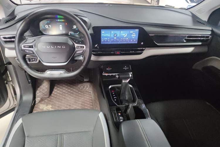 Used Wuling Victory 2020 1.5T CVT Elite Model Center Console