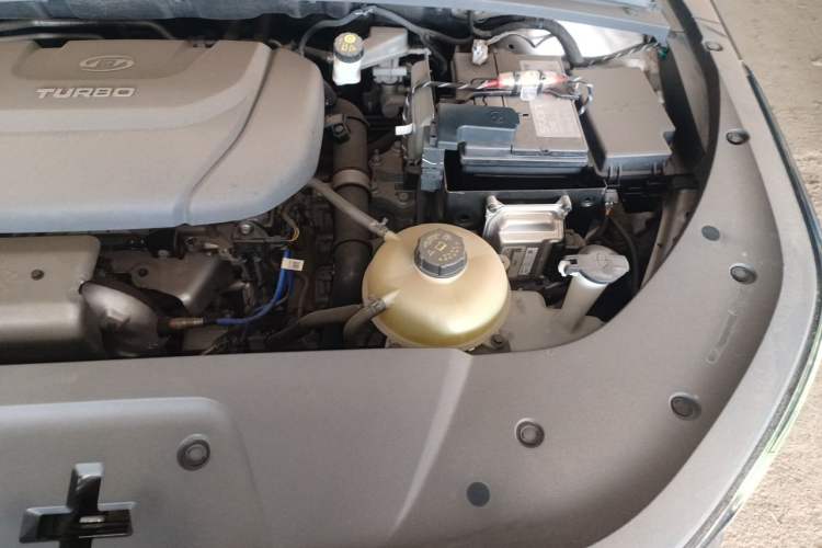 Used Wuling Victory 2020 1.5T CVT Flagship Edition Engine Bay Left