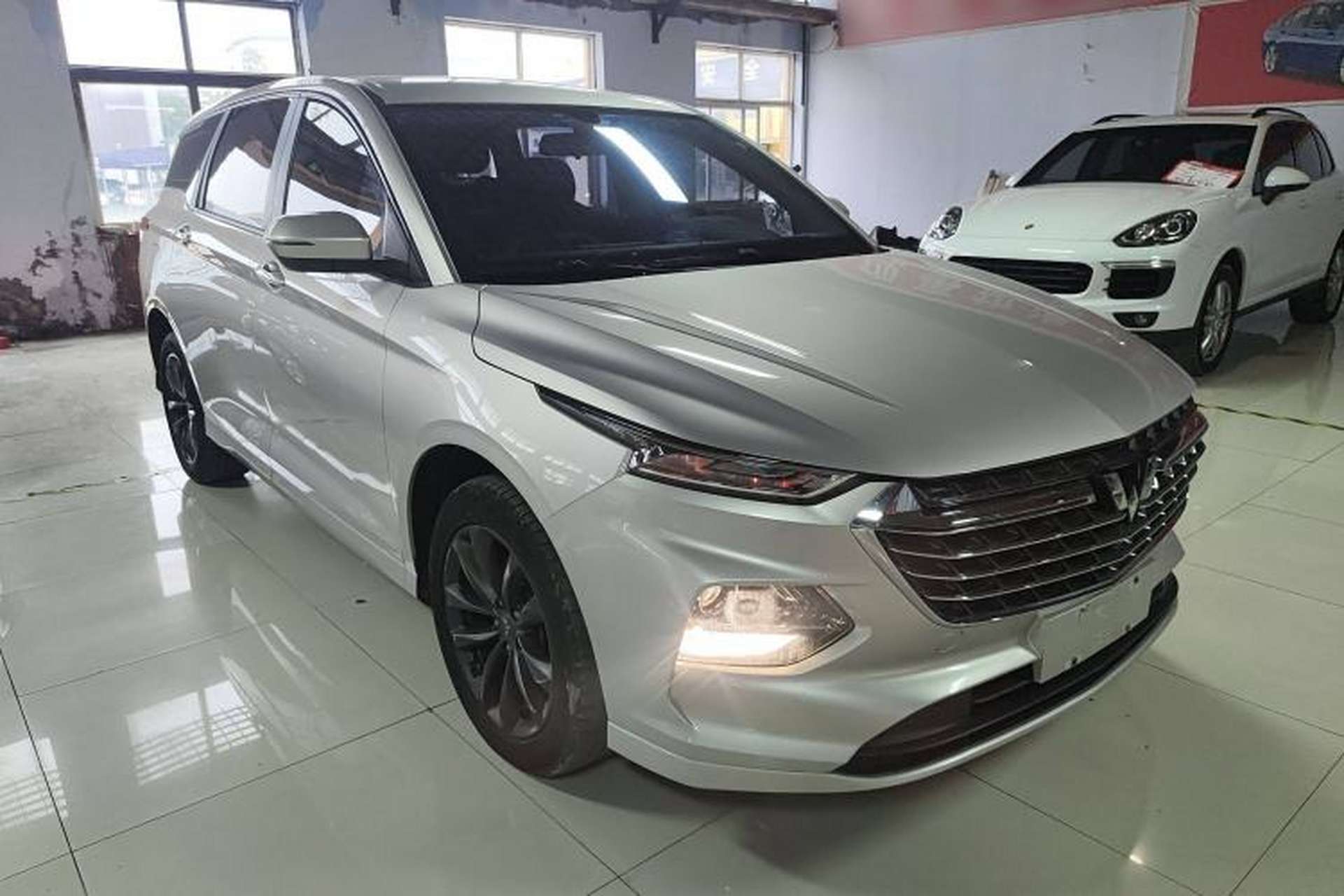 Used Wuling Victory 2020 1.5T CVT Elite Model Front Right 45 Deg
