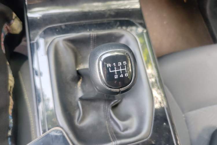 Used Wuling Victory 2020 1.5T Manual Elite Edition Gear Lever