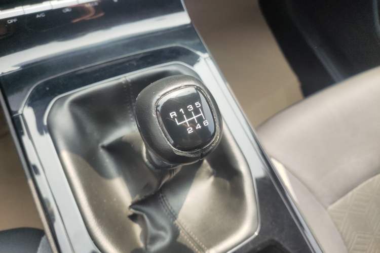 Used Wuling Victory 2020 1.5T Manual Elite Edition Gear Lever