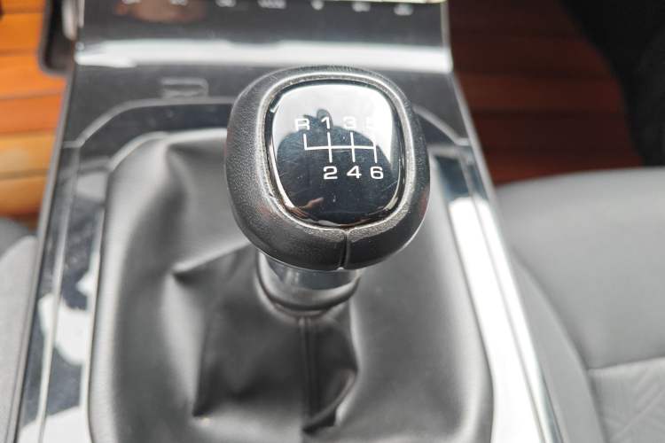 Used Wuling Victory 2020 1.5T Manual Elite Edition Gear Lever