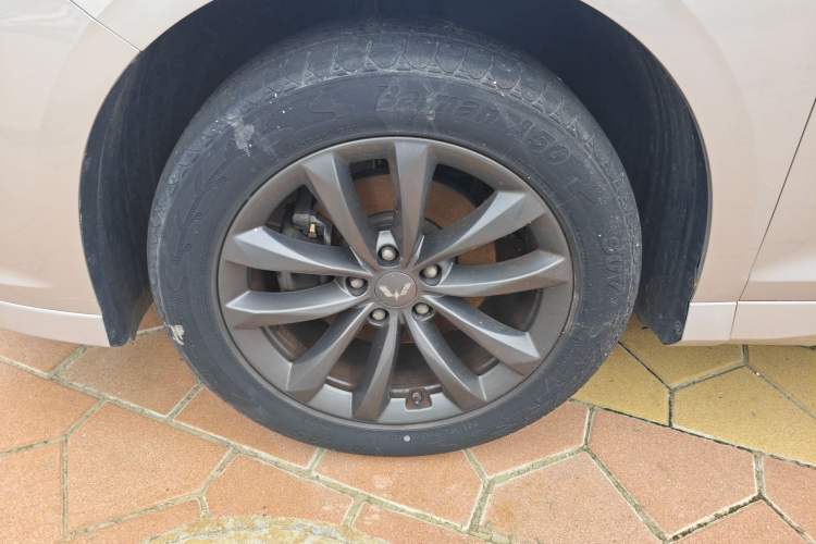 Used Wuling Victory 2020 1.5T Manual Elite Edition Left Front Wheel Hub