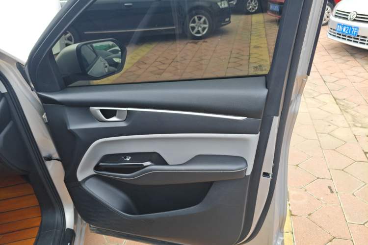 Used Wuling Victory 2020 1.5T Manual Elite Edition Right Front Door Interior