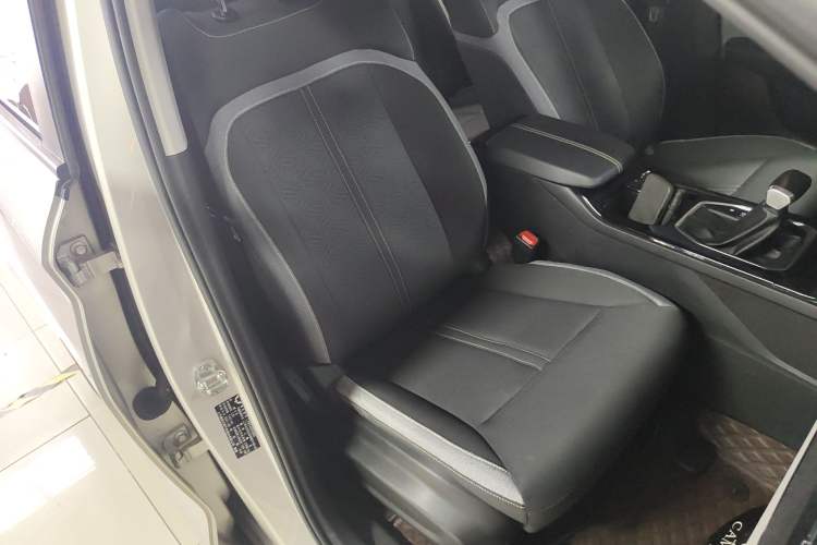 Used Wuling Victory 2020 1.5T CVT Elite Model Right Front Seat