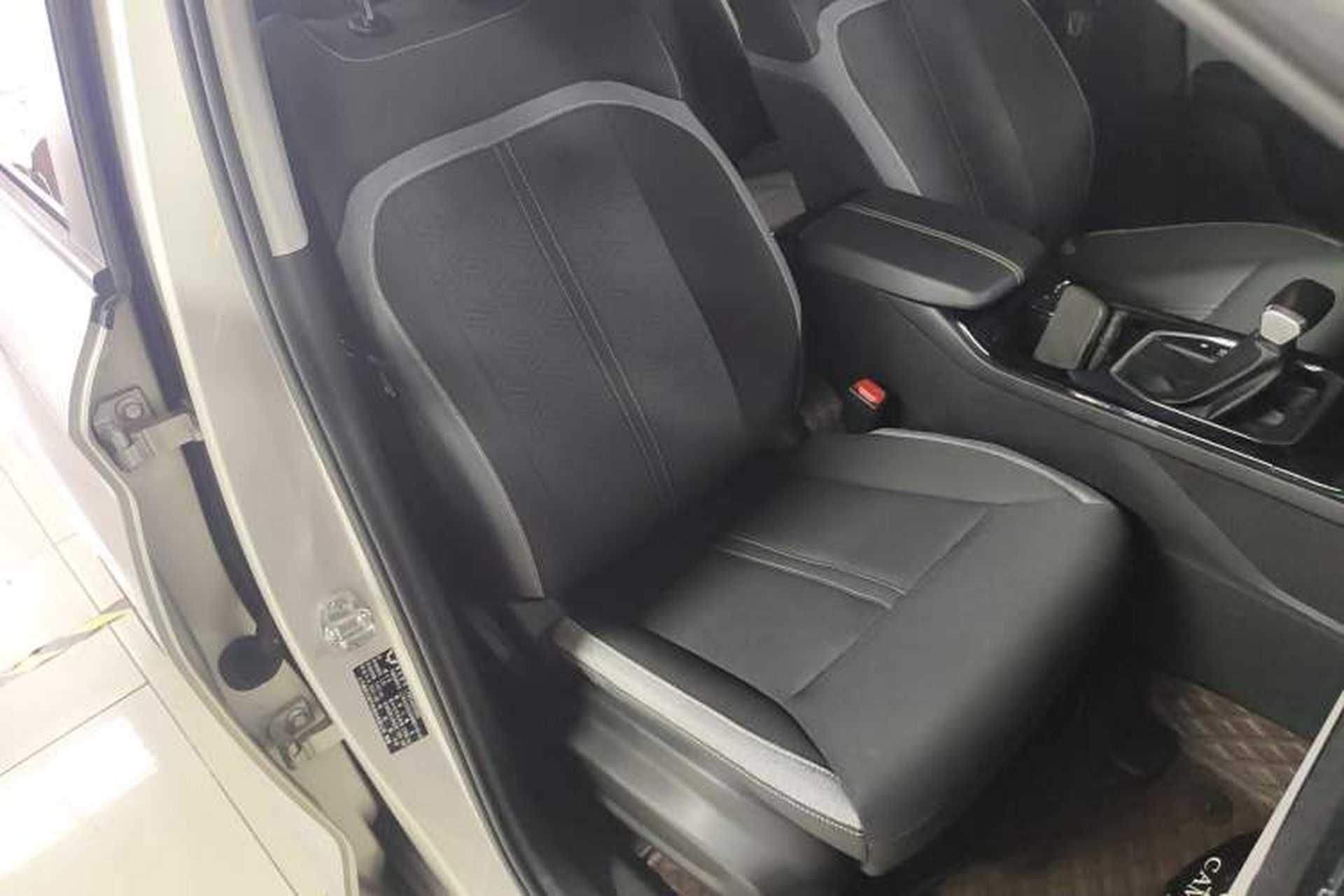 Used Wuling Victory 2020 1.5T CVT Elite Model Right Front Seat