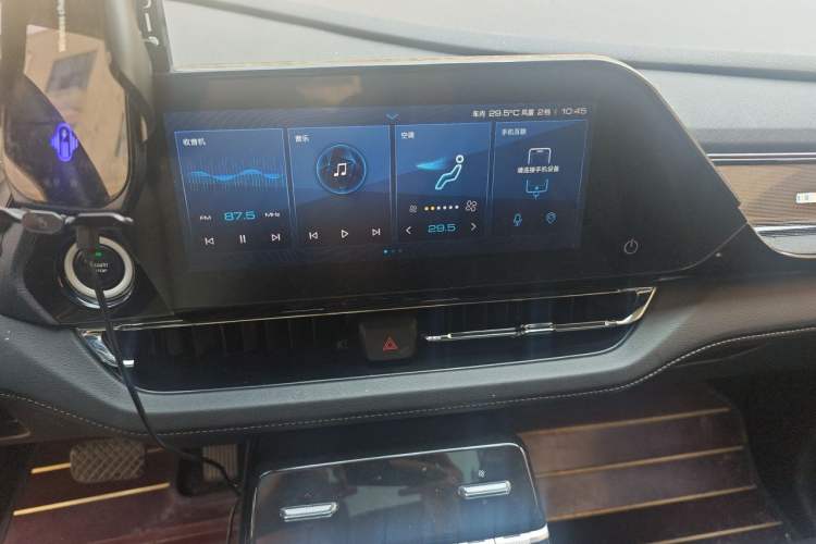 Used Wuling Victory 2022 1.5T CVT Flagship Edition Audio And AC Panel