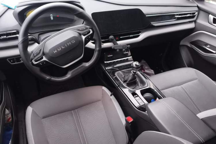 Used Wuling Victory 2022 1.5T Manual Elite Edition Center Console