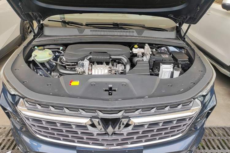 Used Wuling Victory 2022 Revised Version 280T 1.5T CVT Flagship Edition Engine Bay