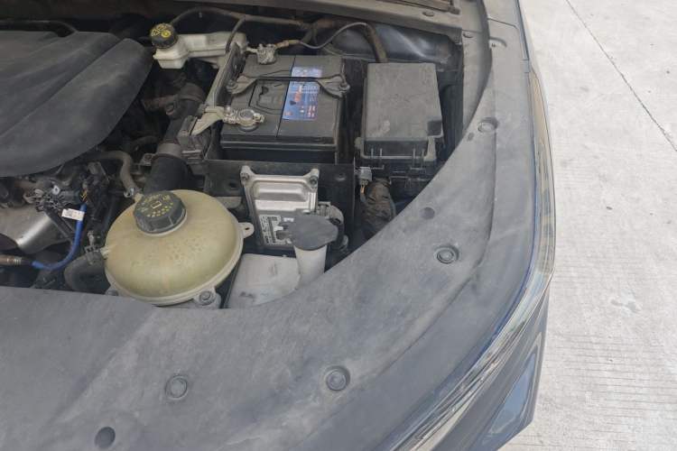 Used Wuling Victory 2022 1.5T CVT Flagship Edition Engine Bay Left